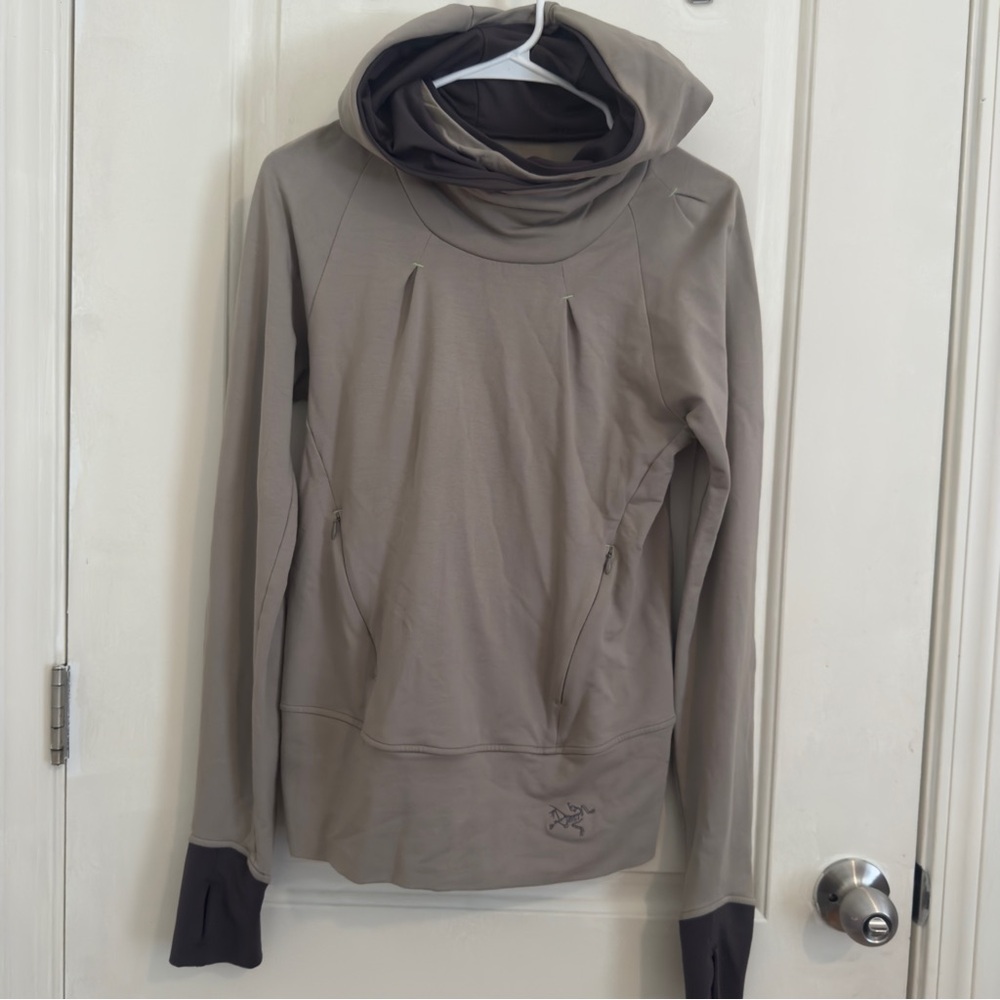 Rare Arc'teryx Women's Detente Hoodie with adorable chest Accents FINAL PRICE - Picture 12 of 13